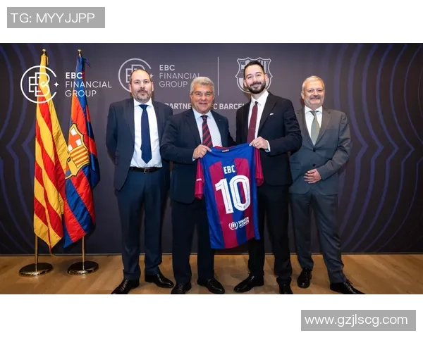 当足球球星亲手赠送球衣引发球迷热泪与体育精神的感人瞬间