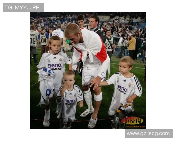 足球球星穿藏服亮相引发热议 展现多元文化融合魅力 足球球星穿藏服亮相引发热议 展现多元文化融合魅力