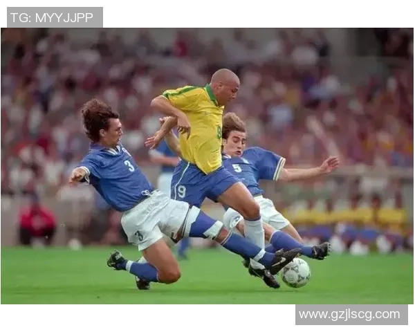 全球足球巨星身高排名分析 揭示球场上那些身高突出的大佬 全球足球巨星身高排名分析 揭示球场上那些身高突出的大佬