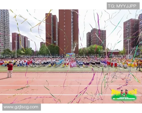 绿茵传奇再聚首足球巨星携手点燃激情时刻