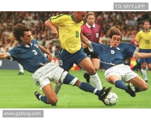 足球历史上的十位传奇巨星及其不可磨灭的影响力 足球历史上的十位传奇巨星及其不可磨灭的影响力