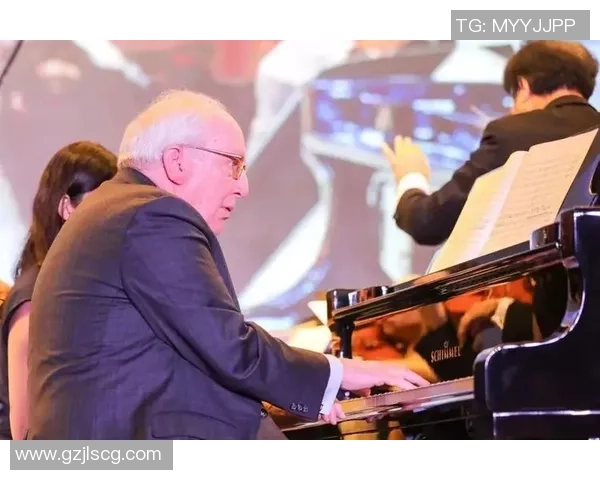 足球巨星云集盛典精彩纷呈 球场传奇齐聚一堂共同演绎经典时刻